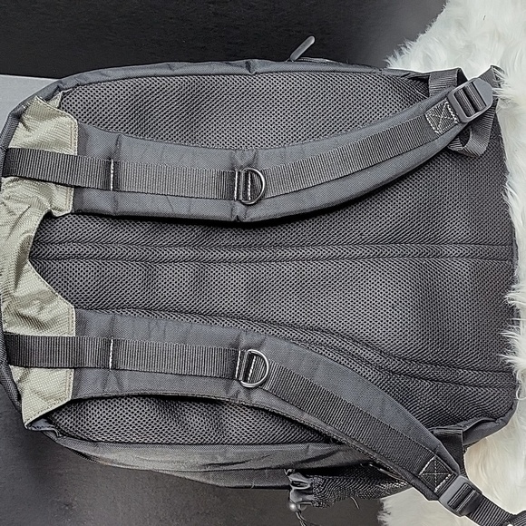 TARGUS Black and Gray Backpack - Picture 6 of 7